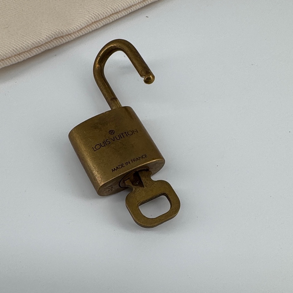 Louis Vuitton Lock and Key #321 with Box and Dust Cover - Picture 3 of 4